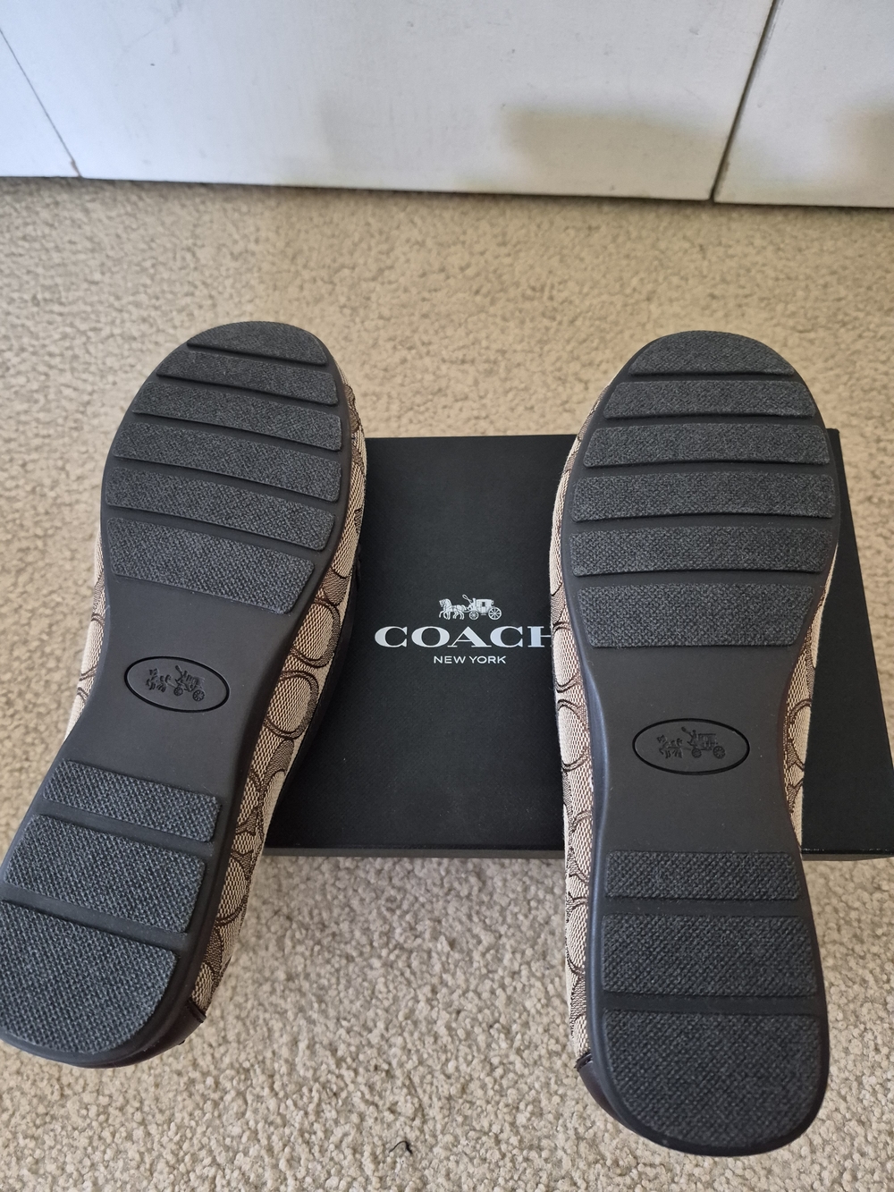 NWT COACH Women's Signature Canvas Brown Loafers with Gold Hardware Sz 7.5 - Picture 4 of 8